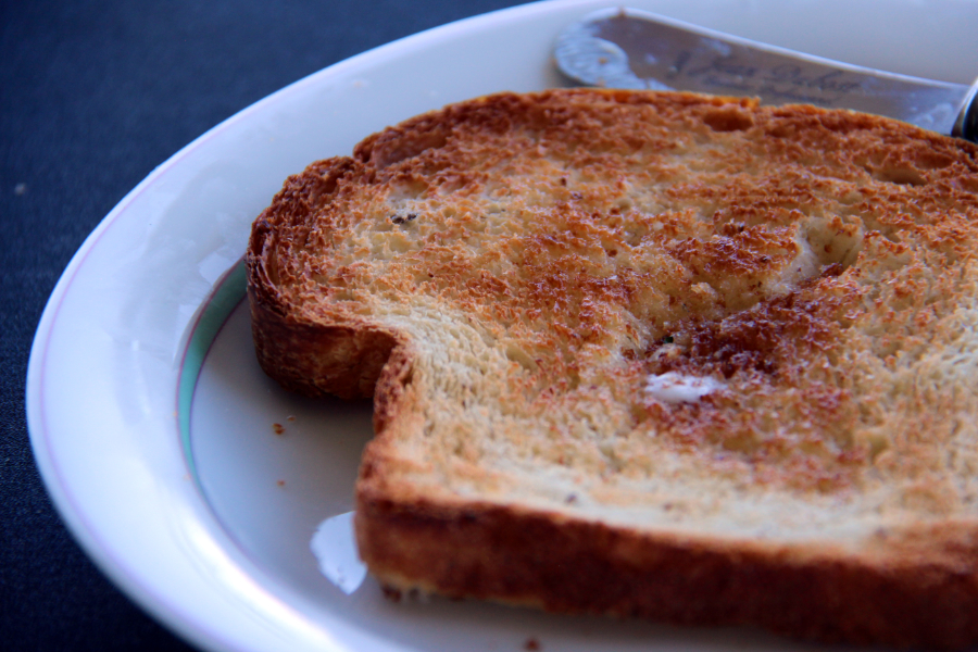 Blunder bread toast